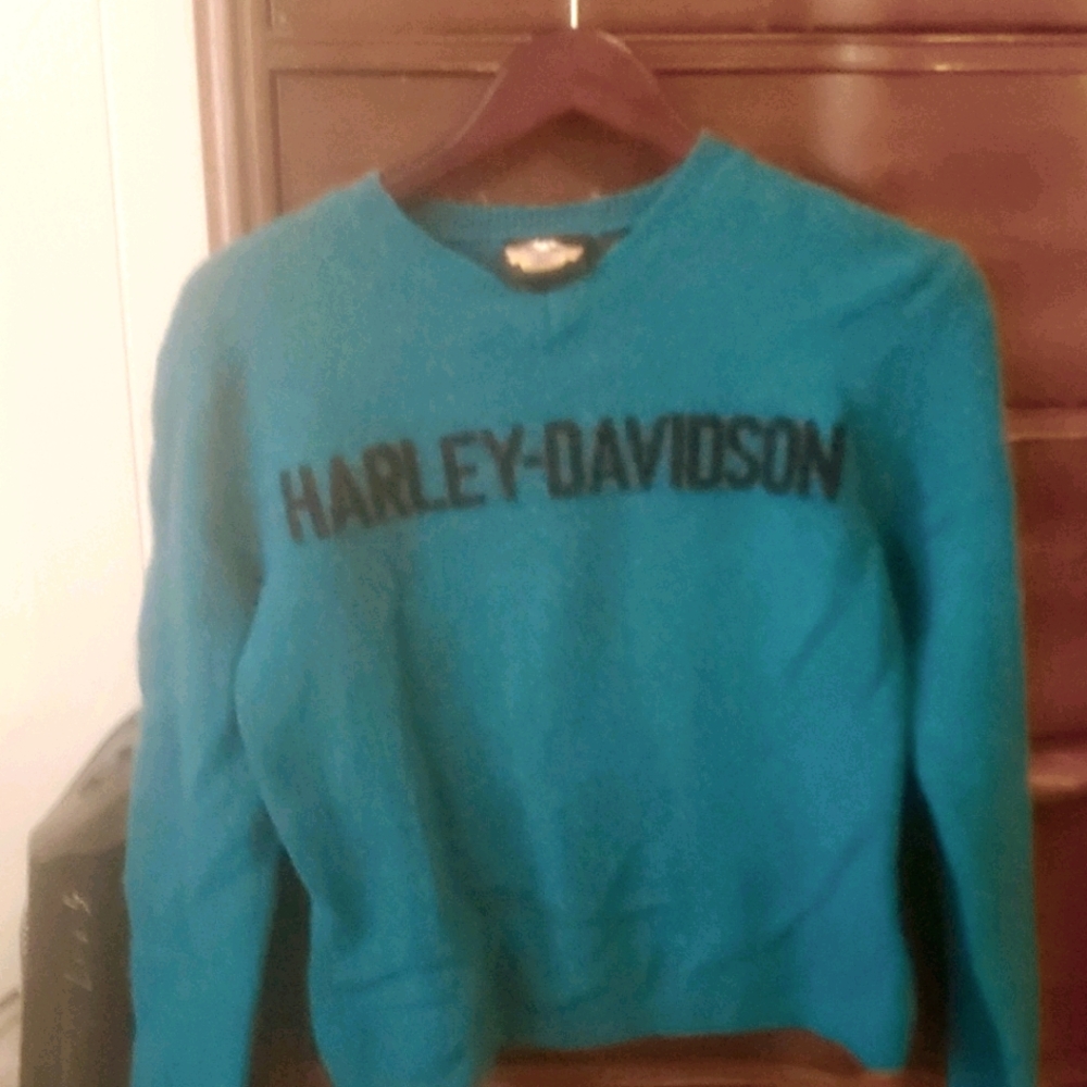 Harley Davidson super cool sweater, sits on ur hip